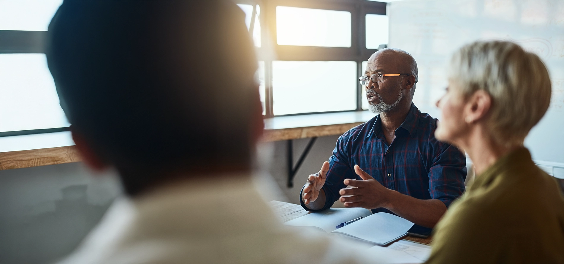 dialog between colleauges at a table